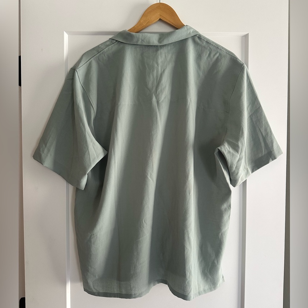 NWT Lululemon Lightweight Camp Collar Button-Up Size M - Picture 5 of 10